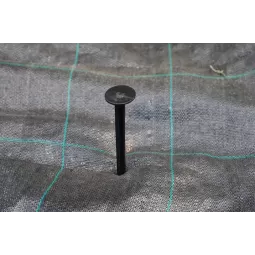 Plastikinis smeigtukas į žemę plėvelei