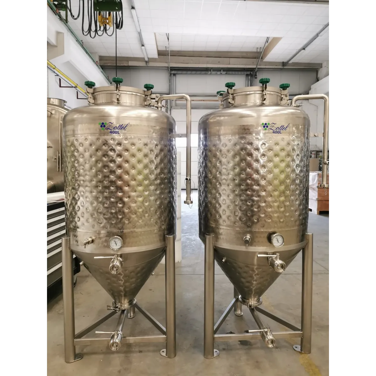 Nerūdijančio plieno statinė kūginiu dugnu su šaldymo marškiniais ir izoliacija Zottel|Nerūdijančio plieno statinės Nerūdijančio plieno statinė kūginiu dugnu su šaldymo marškiniais ir izoliacija Zottel|Nerūdijančio plieno statinės